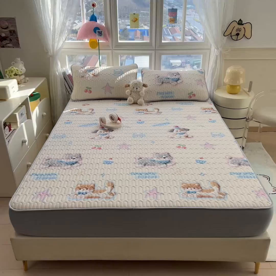 91家纺网 家纺一手货源 找家纺 丝羽坊 2026新款高密凉感丝印花乳胶凉席-床笠款 奶白萌犬