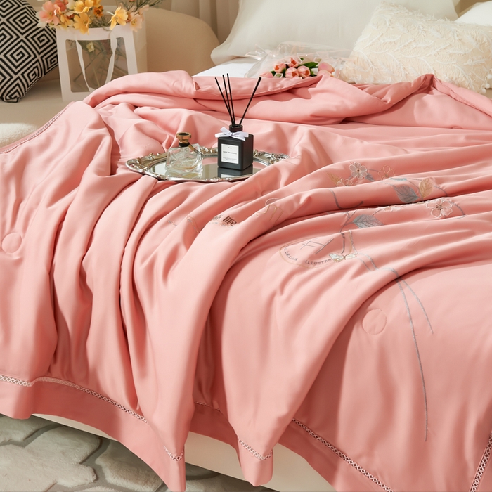 91家纺网 家纺一手货源 找家纺 太阳羽家纺 2026新款天丝绣花镂空夏凉被空调被深睡眠夏被 橘红色