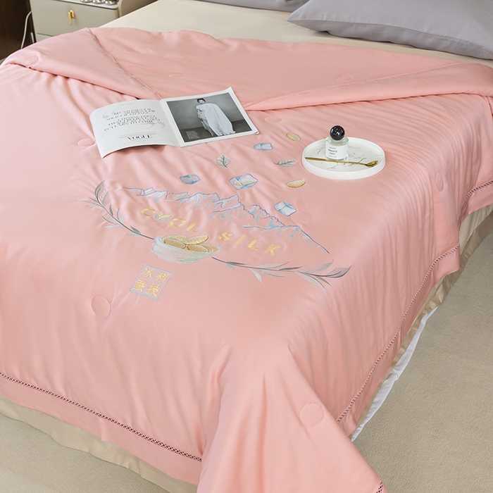 91家纺网 家纺一手货源 找家纺 （总）太阳羽家纺 2026新款40s冰蚕科技天丝镂空夏被绣花夏凉被空调被子