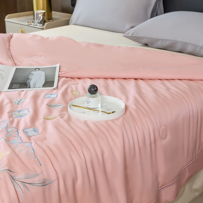 91家纺网 家纺一手货源 找家纺 （总）太阳羽家纺 2026新款40s冰蚕科技天丝镂空夏被绣花夏凉被空调被子