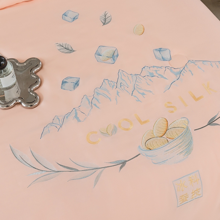 91家纺网 家纺一手货源 找家纺 太阳羽家纺 2026新款40s冰蚕科技天丝镂空夏被绣花夏凉被空调被子 清雅冰-玉