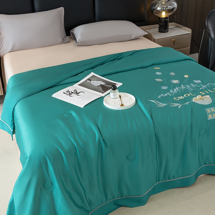 91家纺网 家纺一手货源 找家纺 太阳羽家纺 2026新款40s冰蚕科技天丝镂空夏被绣花夏凉被空调被子 清雅冰-绿