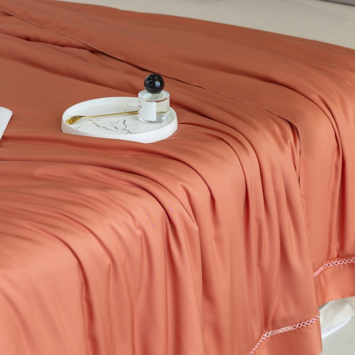 91家纺网 家纺一手货源 找家纺 太阳羽家纺 2026新款40s冰蚕科技天丝镂空夏被绣花夏凉被空调被子 清雅冰-橘