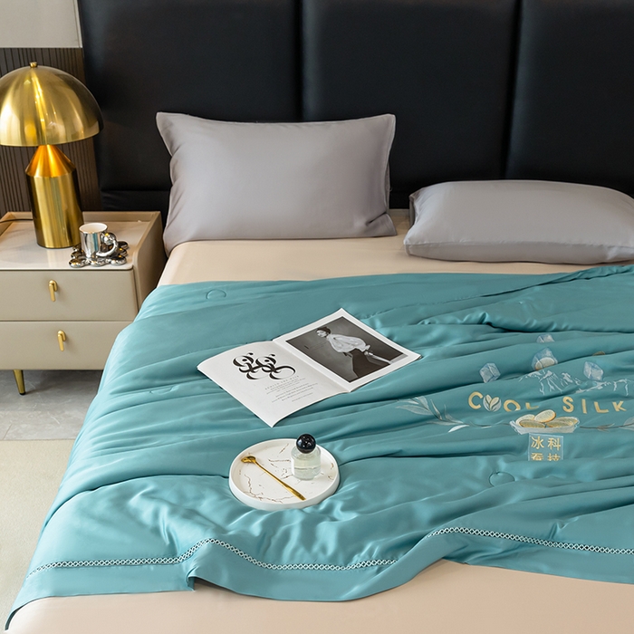 91家纺网 家纺一手货源 找家纺 太阳羽家纺 2026新款40s冰蚕科技天丝镂空夏被绣花夏凉被空调被子 清雅冰-兰