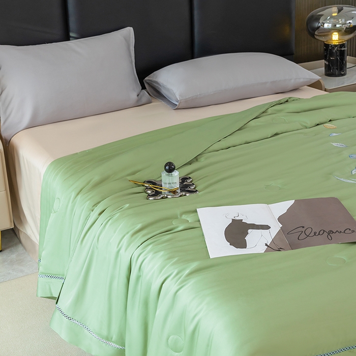 91家纺网 家纺一手货源 找家纺 太阳羽家纺 2026新款40s冰蚕科技天丝镂空夏被绣花夏凉被空调被子 清雅冰-浅绿