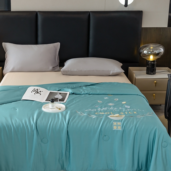 91家纺网 家纺一手货源 找家纺 太阳羽家纺 2026新款40s冰蚕科技天丝镂空夏被绣花夏凉被空调被子 清雅冰-兰