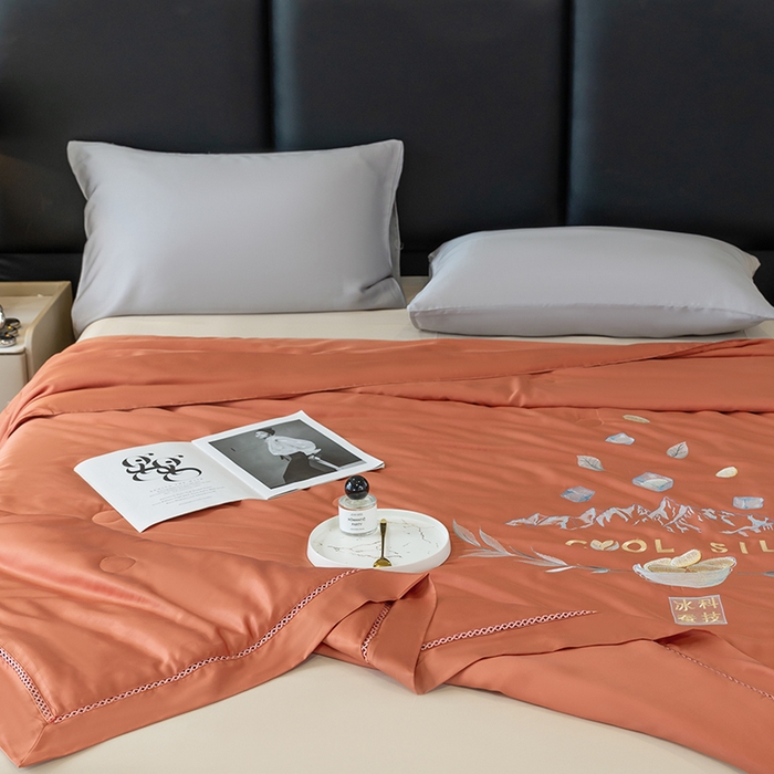 91家纺网 家纺一手货源 找家纺 太阳羽家纺 2026新款40s冰蚕科技天丝镂空夏被绣花夏凉被空调被子 清雅冰-橘