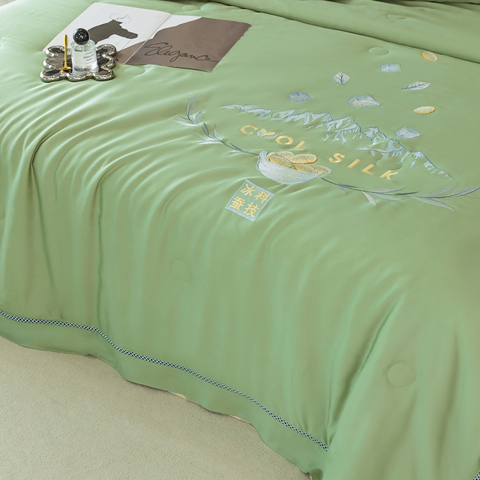 91家纺网 家纺一手货源 找家纺 太阳羽家纺 2026新款40s冰蚕科技天丝镂空夏被绣花夏凉被空调被子 清雅冰-浅绿