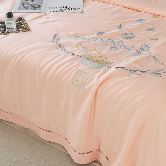 91家纺网 家纺一手货源 找家纺 太阳羽家纺 2026新款40s冰蚕科技天丝镂空夏被绣花夏凉被空调被子 清雅冰-玉