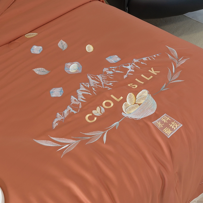 91家纺网 家纺一手货源 找家纺 太阳羽家纺 2026新款40s冰蚕科技天丝镂空夏被绣花夏凉被空调被子 清雅冰-橘