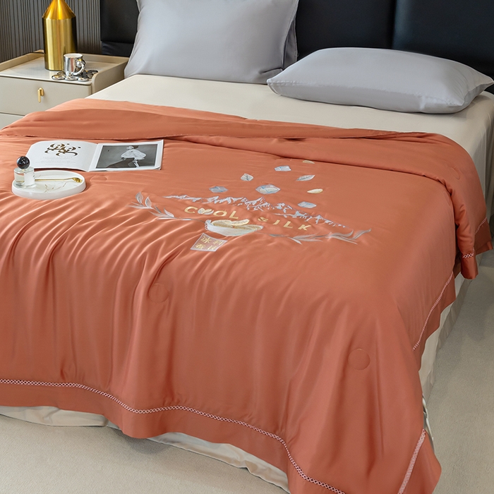 91家纺网 家纺一手货源 找家纺 太阳羽家纺 2026新款40s冰蚕科技天丝镂空夏被绣花夏凉被空调被子 清雅冰-橘