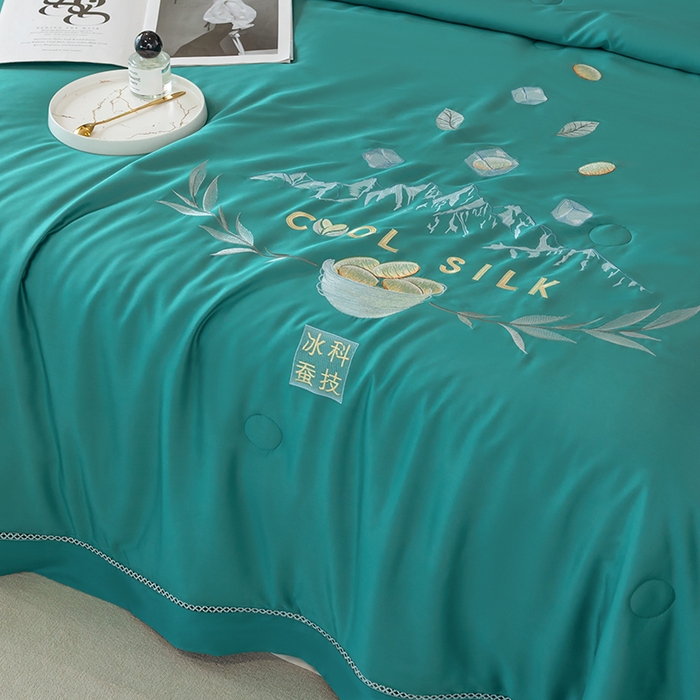 91家纺网 家纺一手货源 找家纺 太阳羽家纺 2026新款40s冰蚕科技天丝镂空夏被绣花夏凉被空调被子 清雅冰-绿