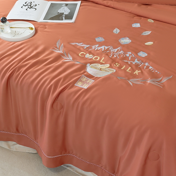 91家纺网 家纺一手货源 找家纺 太阳羽家纺 2026新款40s冰蚕科技天丝镂空夏被绣花夏凉被空调被子 清雅冰-橘