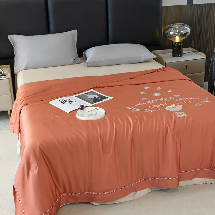 91家纺网 家纺一手货源 找家纺 太阳羽家纺 2026新款40s冰蚕科技天丝镂空夏被绣花夏凉被空调被子 清雅冰-橘