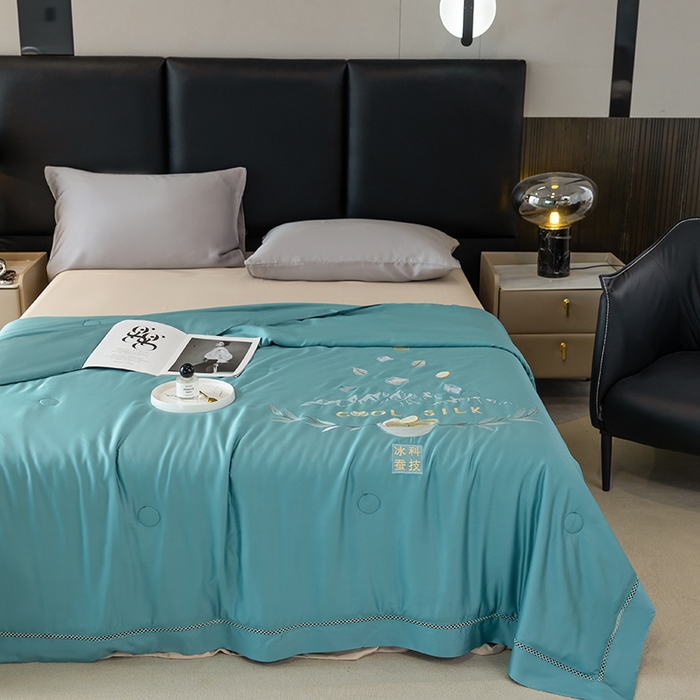 91家纺网 家纺一手货源 找家纺 太阳羽家纺 2026新款40s冰蚕科技天丝镂空夏被绣花夏凉被空调被子 清雅冰-兰