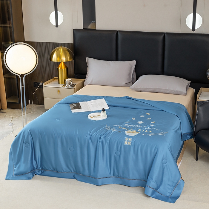 91家纺网 家纺一手货源 找家纺 太阳羽家纺 2026新款40s冰蚕科技天丝镂空夏被绣花夏凉被空调被子 清雅冰-蓝