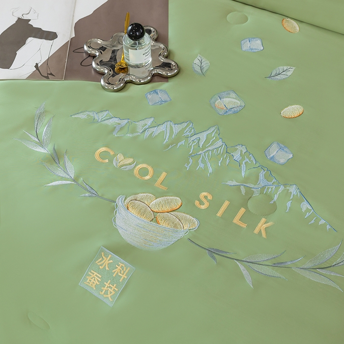 91家纺网 家纺一手货源 找家纺 太阳羽家纺 2026新款40s冰蚕科技天丝镂空夏被绣花夏凉被空调被子 清雅冰-浅绿