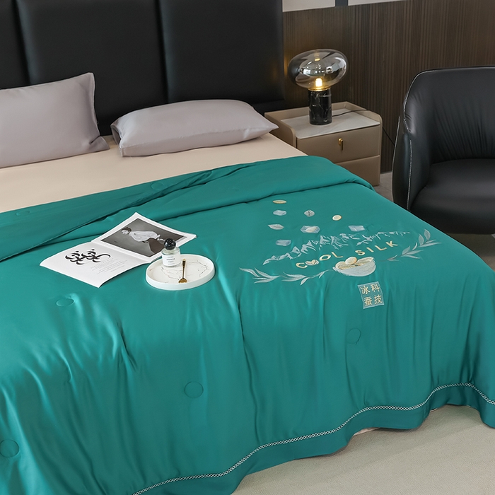 91家纺网 家纺一手货源 找家纺 太阳羽家纺 2026新款40s冰蚕科技天丝镂空夏被绣花夏凉被空调被子 清雅冰-绿