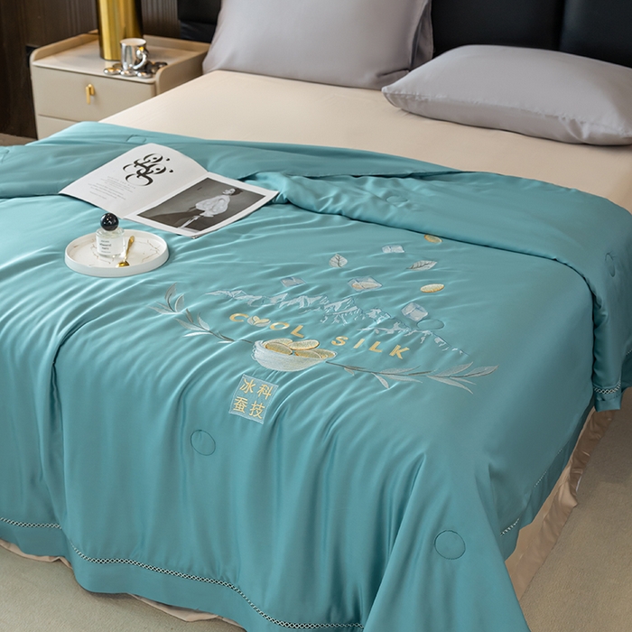 91家纺网 家纺一手货源 找家纺 太阳羽家纺 2026新款40s冰蚕科技天丝镂空夏被绣花夏凉被空调被子 清雅冰-兰