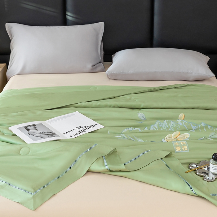 91家纺网 家纺一手货源 找家纺 太阳羽家纺 2026新款40s冰蚕科技天丝镂空夏被绣花夏凉被空调被子 清雅冰-浅绿