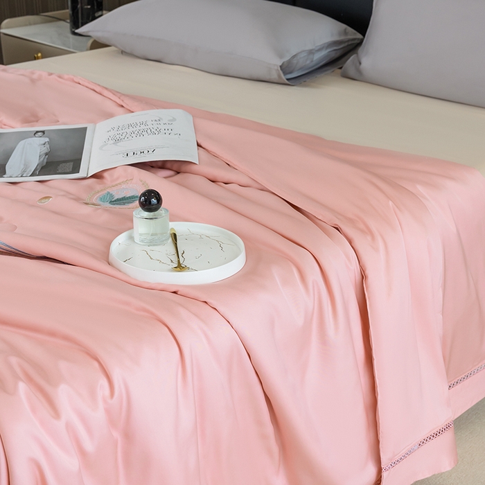 91家纺网 家纺一手货源 找家纺 太阳羽家纺 2026新款60支天丝提花镂空夏被夏凉被空调被冰豆系列 冰豆-暗红