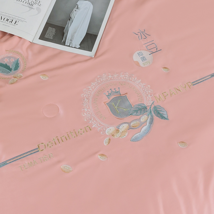 91家纺网 家纺一手货源 找家纺 太阳羽家纺 2026新款60支天丝提花镂空夏被夏凉被空调被冰豆系列 冰豆-暗红