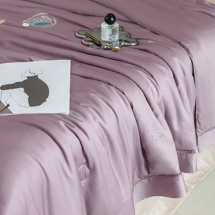 91家纺网 家纺一手货源 找家纺 太阳羽家纺 2026新款60支天丝提花镂空夏被夏凉被空调被冰豆系列 冰豆-丁香紫