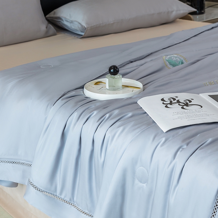 91家纺网 家纺一手货源 找家纺 太阳羽家纺 2026新款60支天丝提花镂空夏被夏凉被空调被冰豆系列 冰豆-轻奢灰