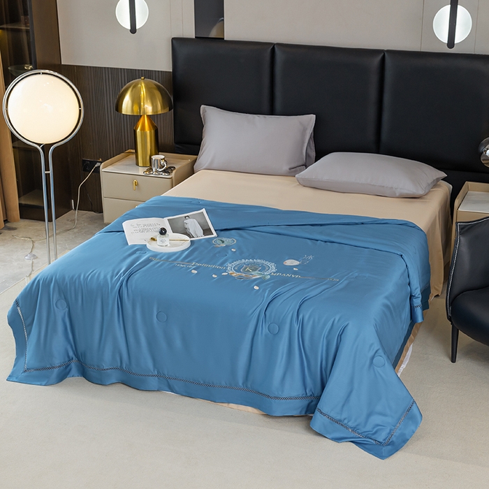 91家纺网 家纺一手货源 找家纺 太阳羽家纺 2026新款60支天丝提花镂空夏被夏凉被空调被冰豆系列 冰豆-天空蓝