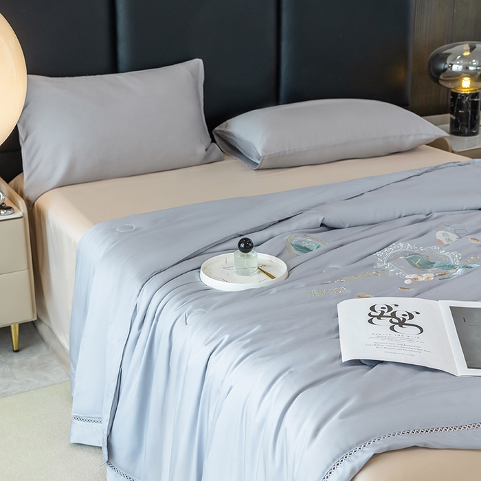 91家纺网 家纺一手货源 找家纺 太阳羽家纺 2026新款60支天丝提花镂空夏被夏凉被空调被冰豆系列 冰豆-轻奢灰