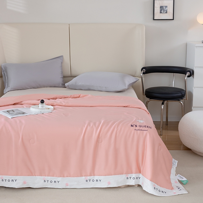 91家纺网 家纺一手货源 找家纺 太阳羽家纺 2026新款60支天丝提花镂空夏被夏凉被空调被艾诺维系列 艾诺维-粉