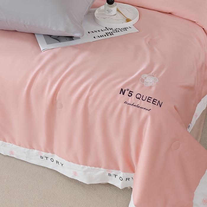 91家纺网 家纺一手货源 找家纺 太阳羽家纺 2026新款60支天丝提花镂空夏被夏凉被空调被艾诺维系列 艾诺维-粉