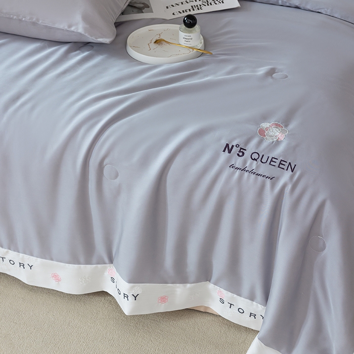 91家纺网 家纺一手货源 找家纺 太阳羽家纺 2026新款60支天丝提花镂空夏被夏凉被空调被艾诺维系列 艾诺维-灰