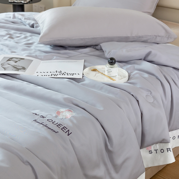 91家纺网 家纺一手货源 找家纺 太阳羽家纺 2026新款60支天丝提花镂空夏被夏凉被空调被艾诺维系列 艾诺维-灰