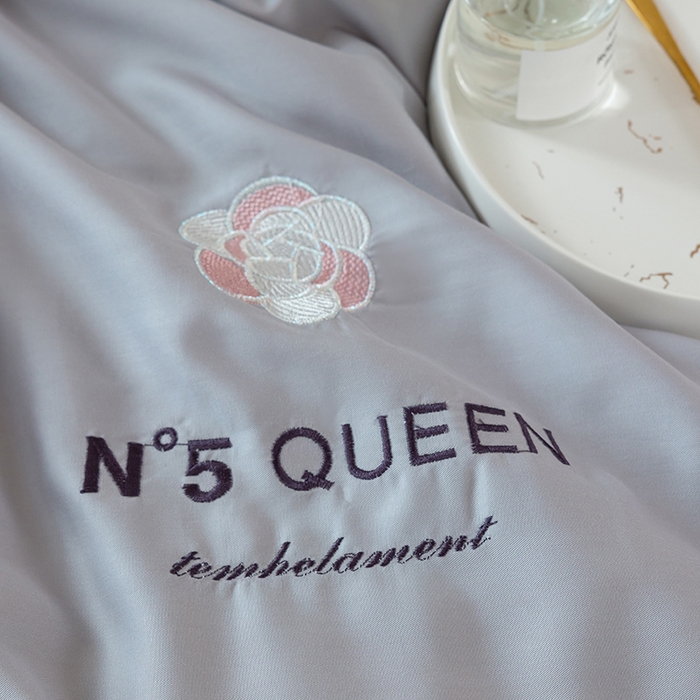 91家纺网 家纺一手货源 找家纺 太阳羽家纺 2026新款60支天丝提花镂空夏被夏凉被空调被艾诺维系列 艾诺维-灰