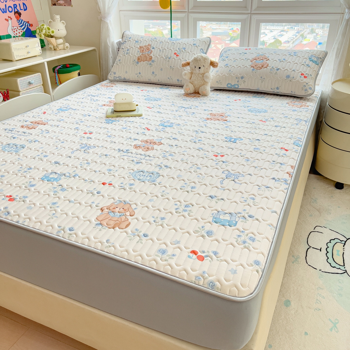 91家纺网 家纺一手货源 找家纺 丝羽坊 2026新款高密凉感丝印花乳胶凉席-床笠款 浅蓝熊趣