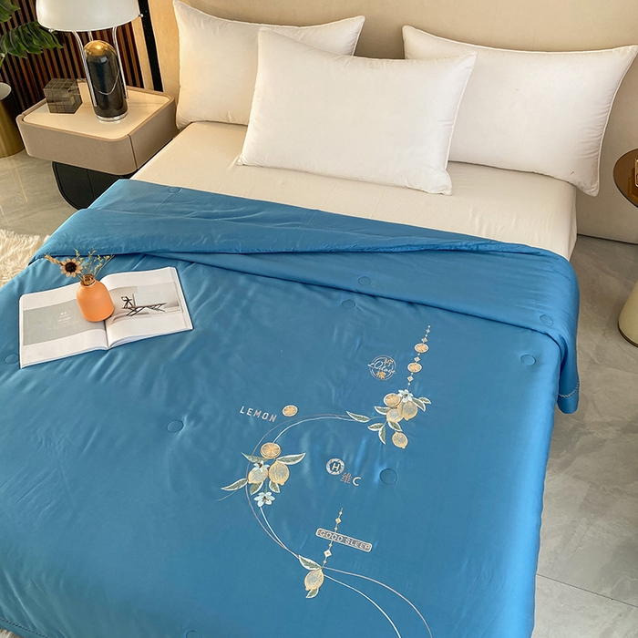 91家纺网 家纺一手货源 找家纺 太阳羽家纺 2026新款亲肤柔软柠檬天丝夏被被子被芯 柠檬-深蓝