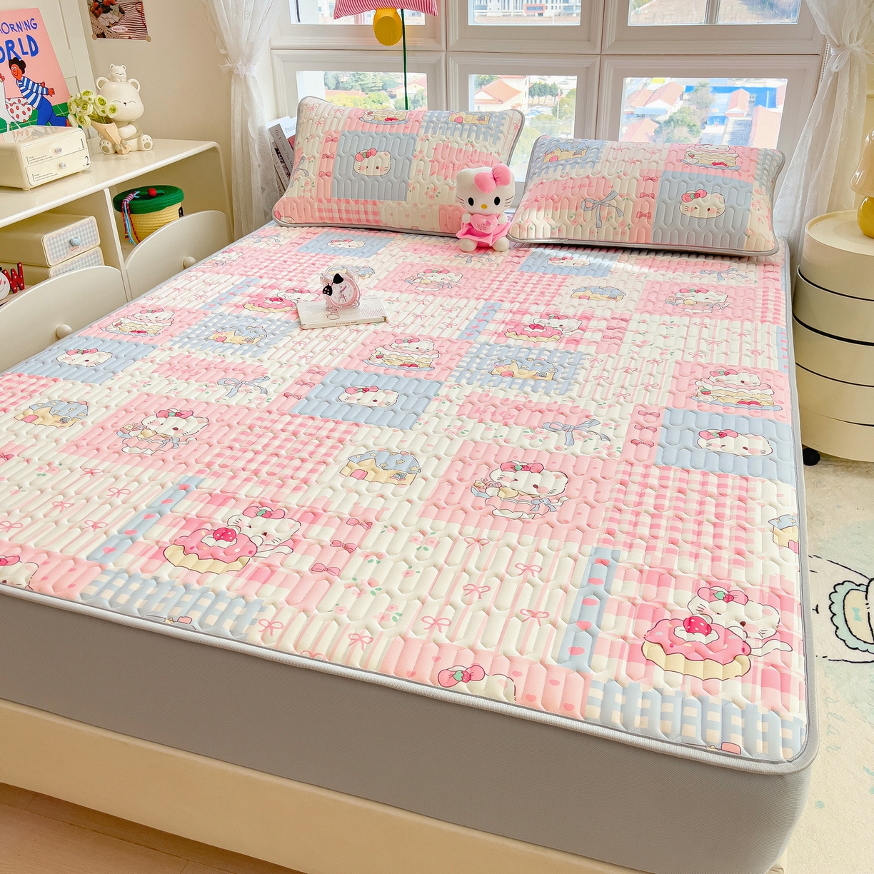 91家纺网 家纺一手货源 找家纺 丝羽坊 2026新款高密凉感丝印花乳胶凉席-床笠款 糖果猫咪