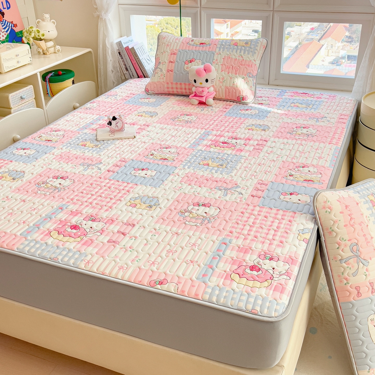 91家纺网 家纺一手货源 找家纺 丝羽坊 2026新款高密凉感丝印花乳胶凉席-床笠款 糖果猫咪