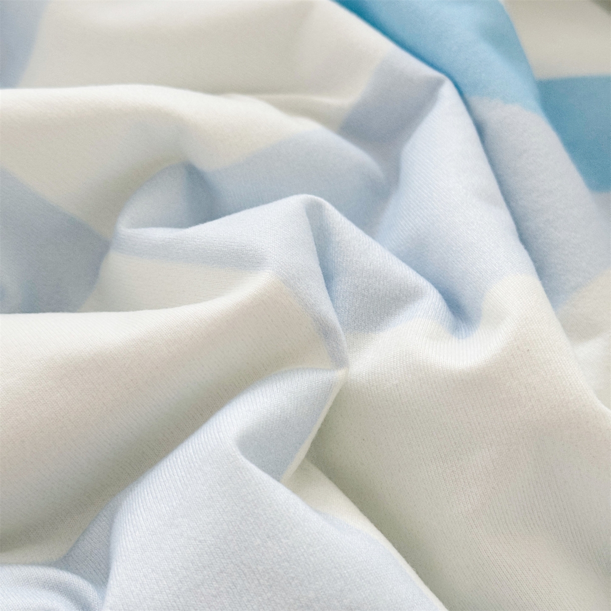 91家纺网 家纺一手货源 找家纺 朵希曼 2026年牛奶针织棉大版卡通夏被夏凉被空调被 好朋友