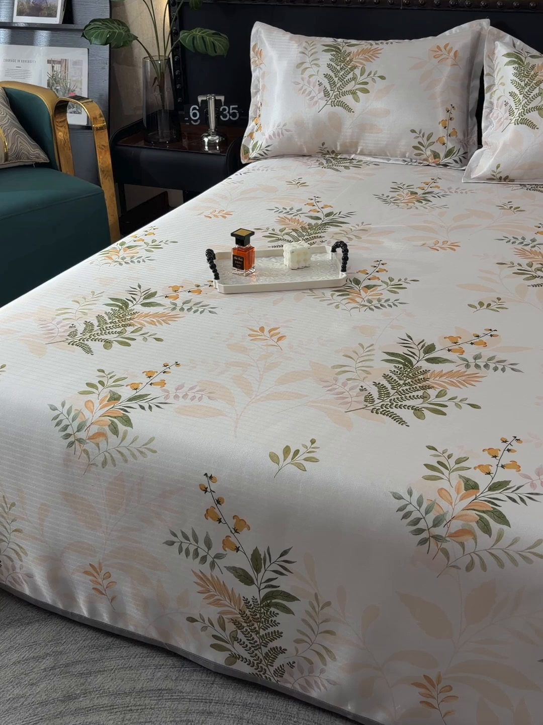 91家纺网 家纺一手货源 找家纺 念家居 2026新款轻奢可机洗水洗床单款高密大版斜纹冰丝凉席三件套 浅绿繁花