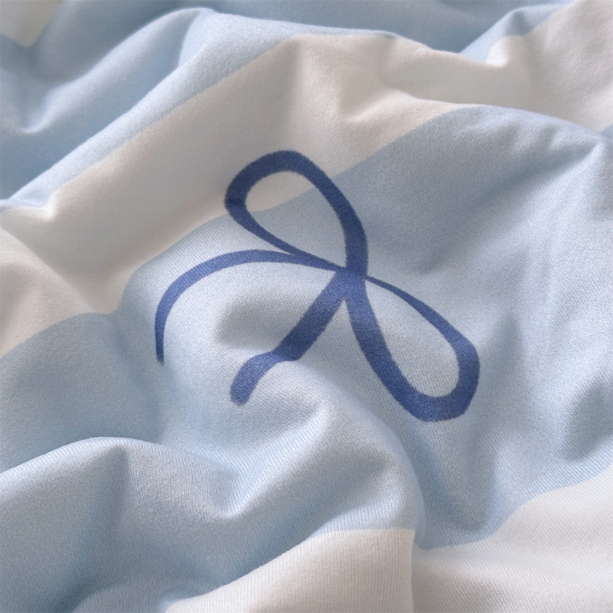 91家纺网 家纺一手货源 找家纺 朵希曼 2026年牛奶针织棉大版卡通夏被夏凉被空调被 三只熊