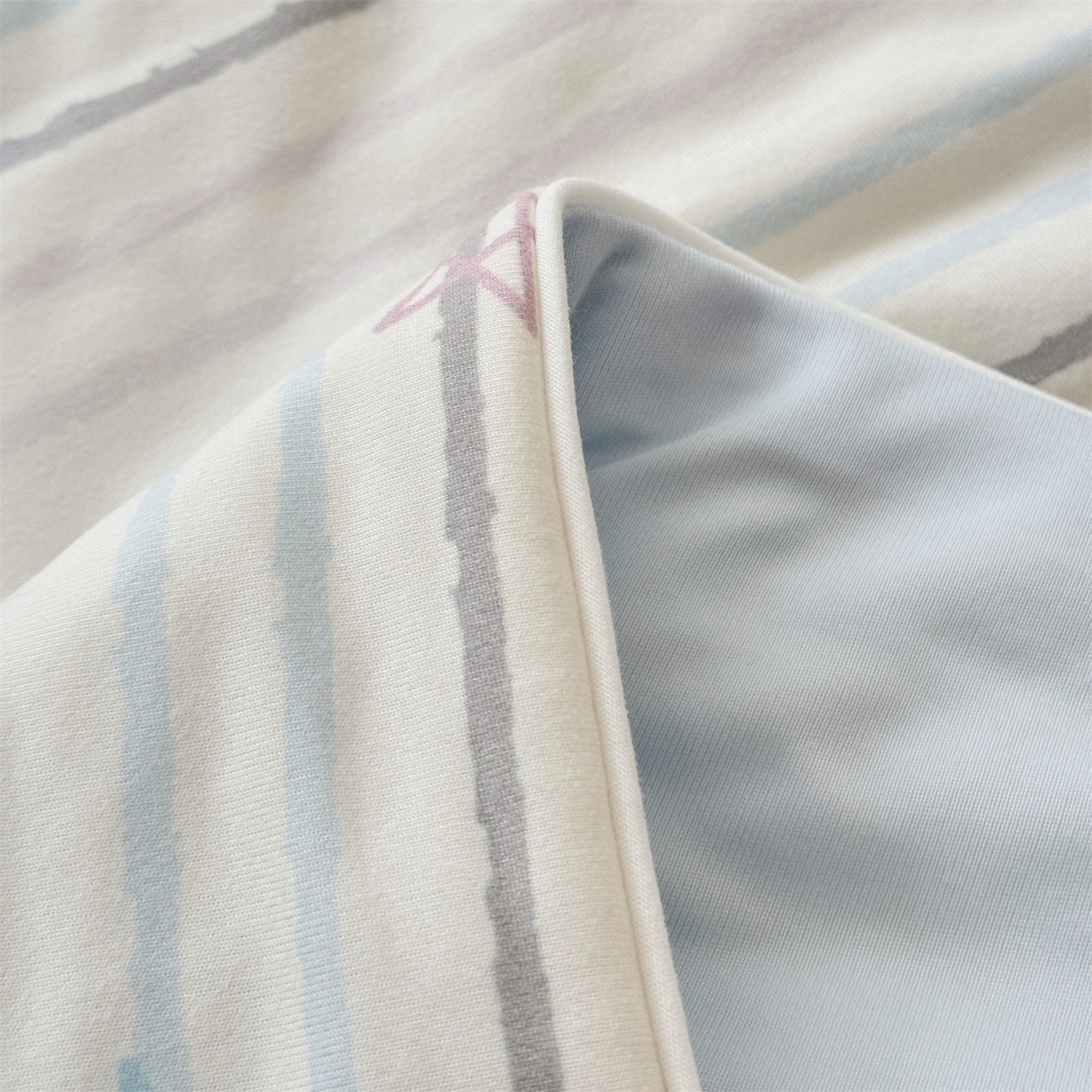 91家纺网 家纺一手货源 找家纺 朵希曼 2026年牛奶针织棉大版卡通夏被夏凉被空调被 贪吃熊