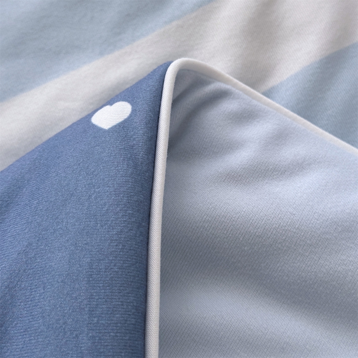 91家纺网 家纺一手货源 找家纺 朵希曼 2026年牛奶针织棉大版卡通夏被夏凉被空调被 三只熊