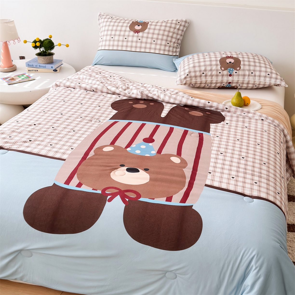 91家纺网 家纺一手货源 找家纺 朵希曼 2026年牛奶针织棉大版卡通夏被夏凉被空调被 裤带熊