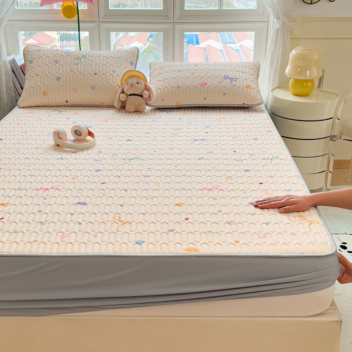 91家纺网 家纺一手货源 找家纺 丝羽坊 2026新款高密凉感丝印花乳胶凉席-床笠款 彩糖点点