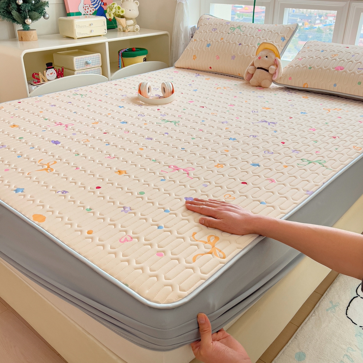 91家纺网 家纺一手货源 找家纺 丝羽坊 2026新款高密凉感丝印花乳胶凉席-床笠款 彩糖点点