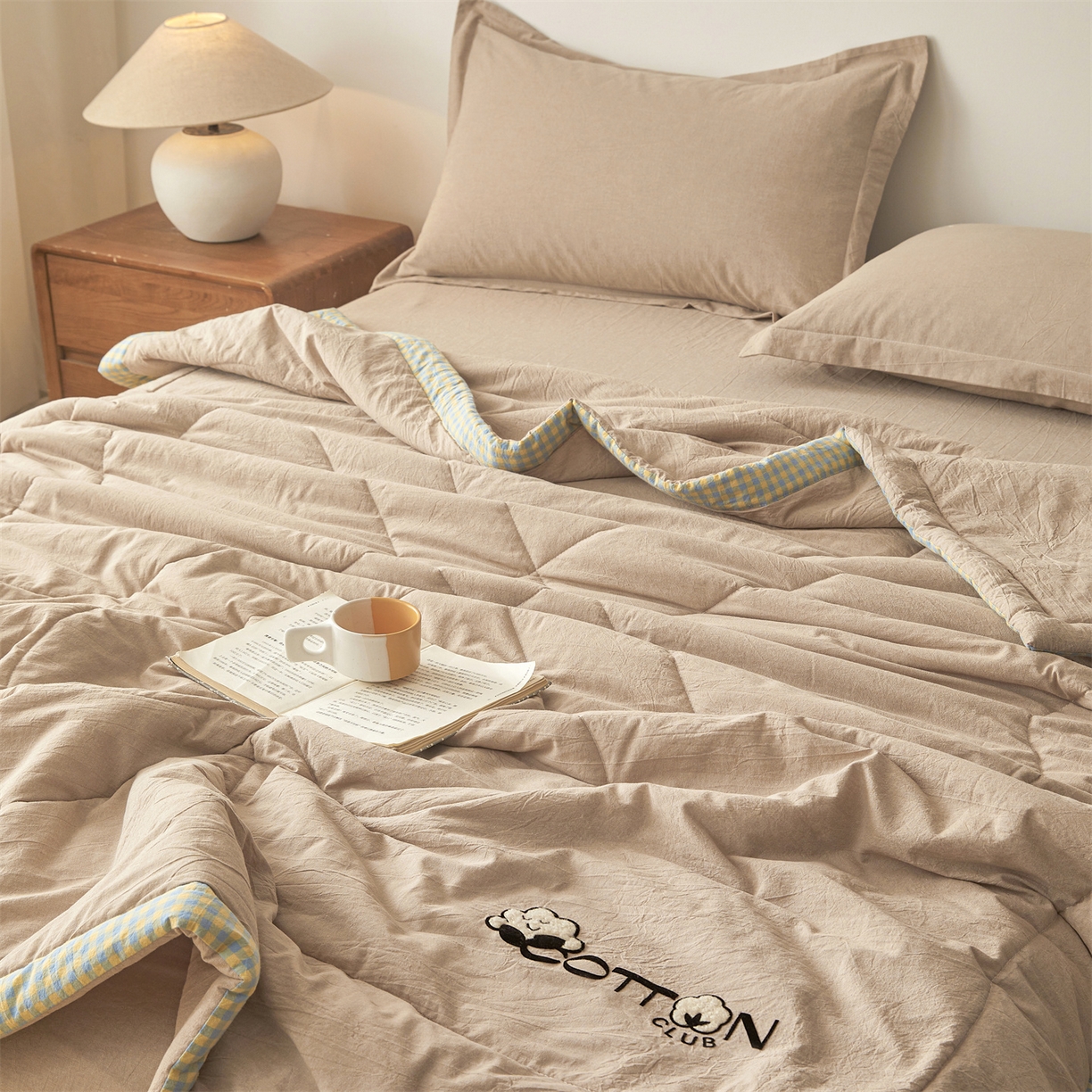 91家纺网 家纺一手货源 找家纺 2026新款A类里外全棉夏凉被100%新疆棉纯棉全棉填充烫画款空调被夏被 全棉烫画-沙漠咖