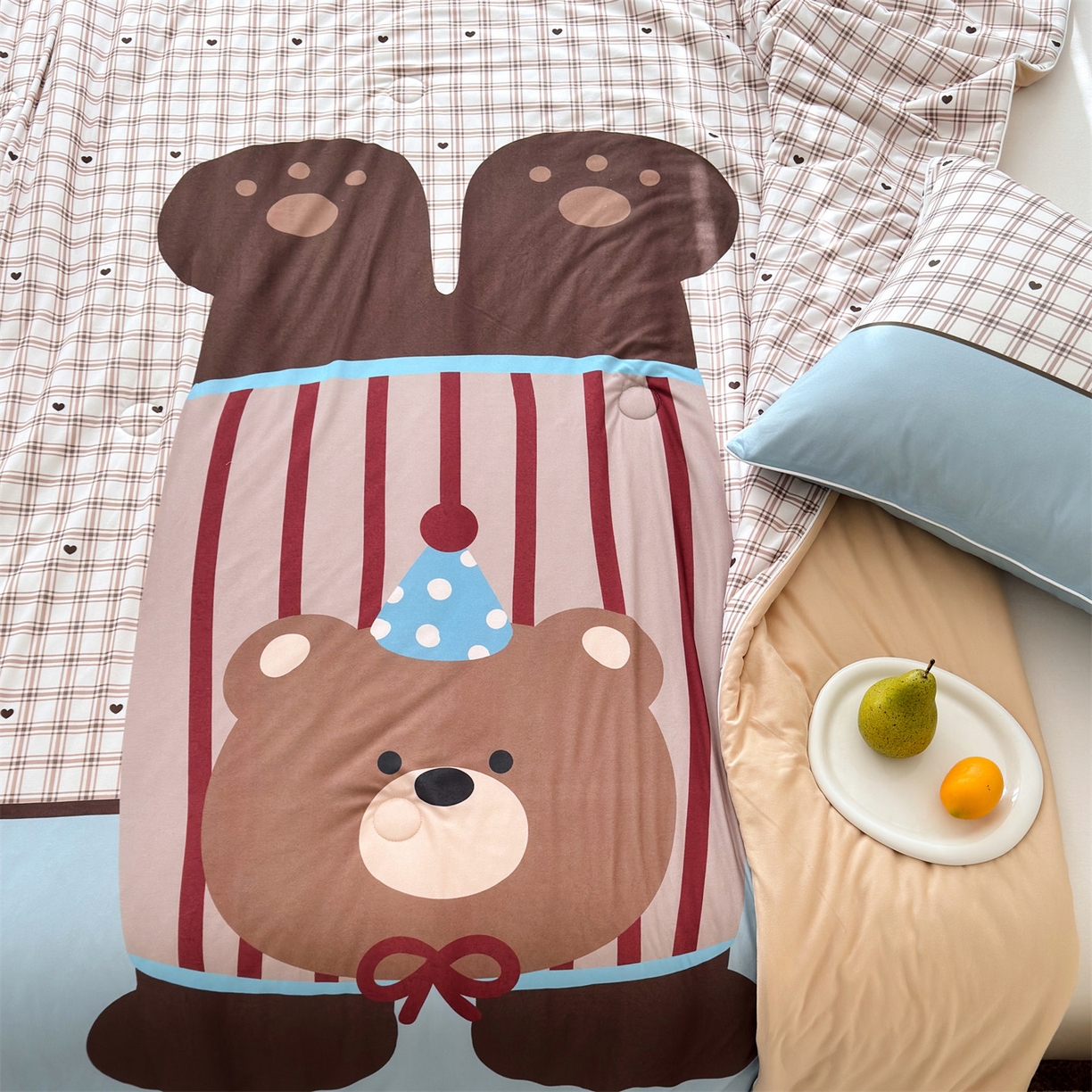 91家纺网 家纺一手货源 找家纺 朵希曼 2026年牛奶针织棉大版卡通夏被夏凉被空调被 裤带熊