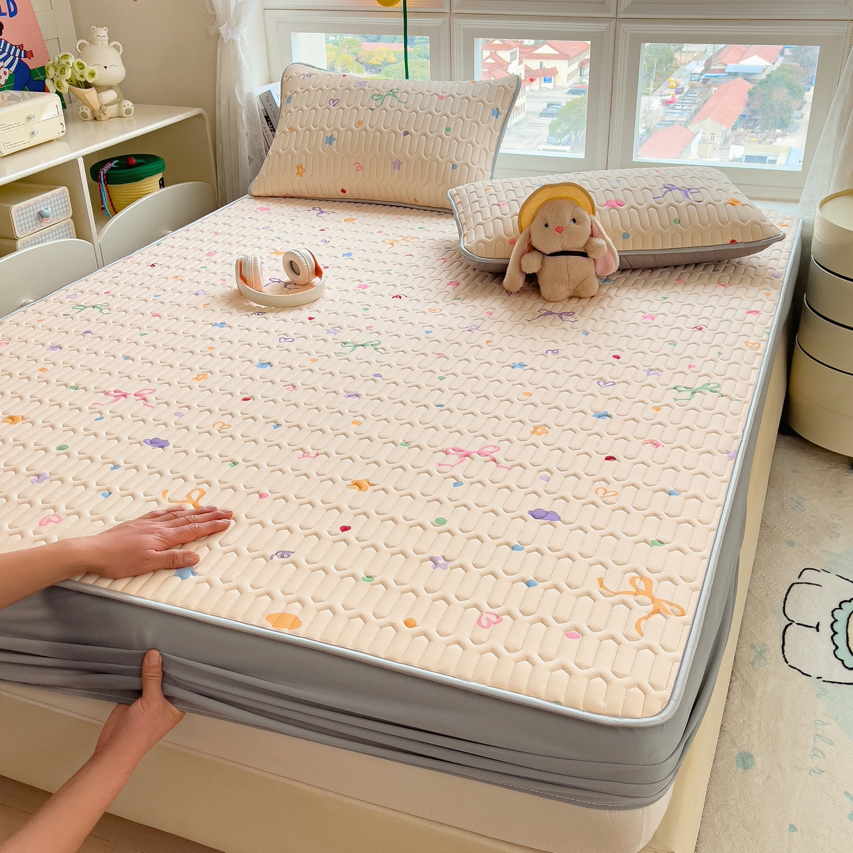 91家纺网 家纺一手货源 找家纺 丝羽坊 2026新款高密凉感丝印花乳胶凉席-床笠款 彩糖点点